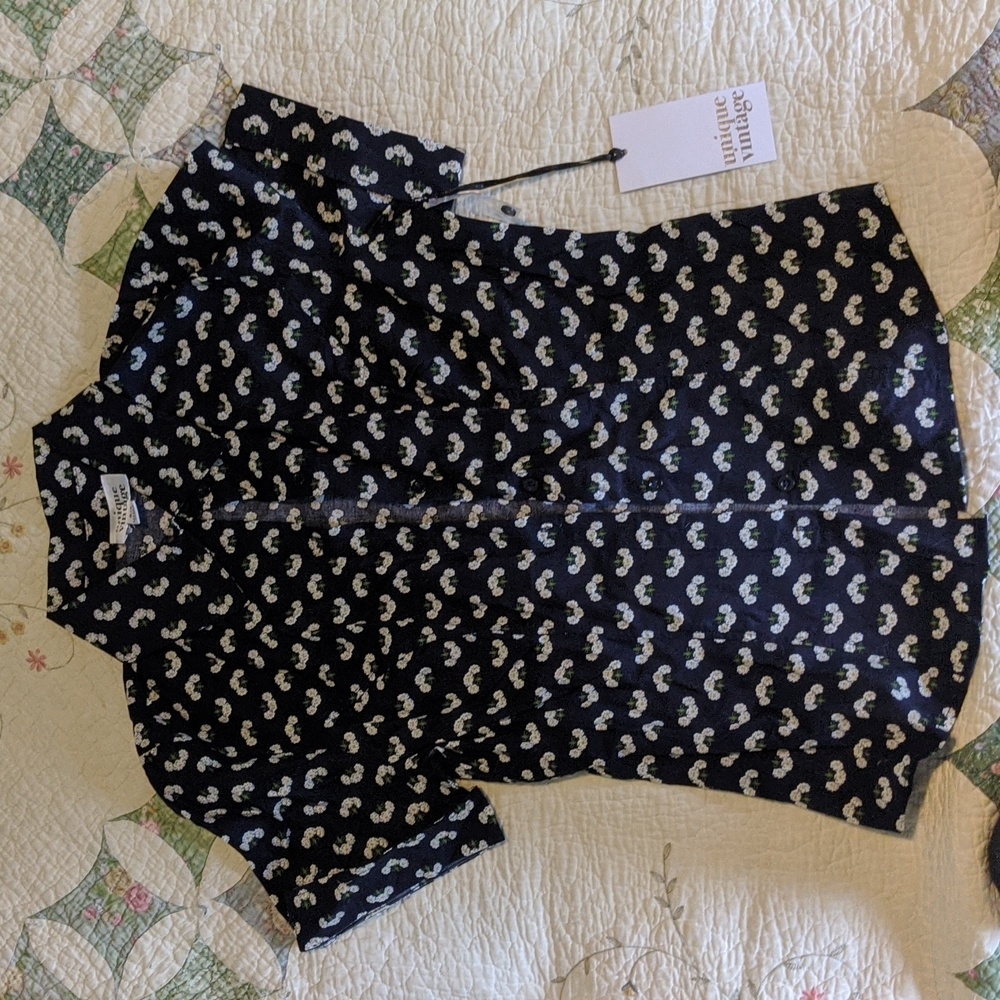Unique Vintage Daisy Print Button Down Top | Size Small